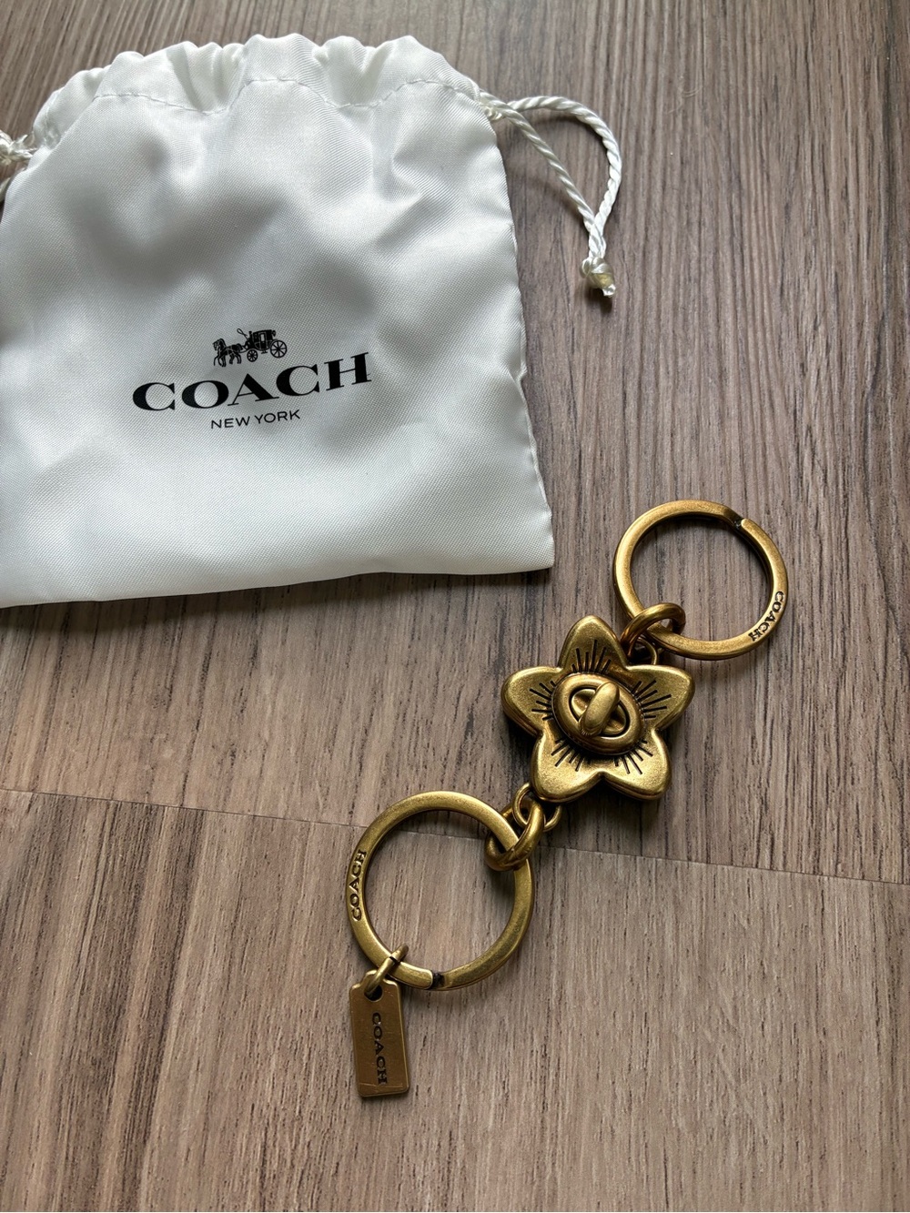 COACH Gold Flower Keyring Keychain - Separates into two key rings - Picture 2 of 4